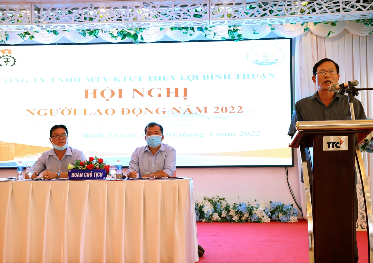 Đ/c Phạm Văn Quyên - Chủ tịch Công đoàn ngành Nông nghiệp và PTNT Bình Thuận  phát biểu tại Hội nghị